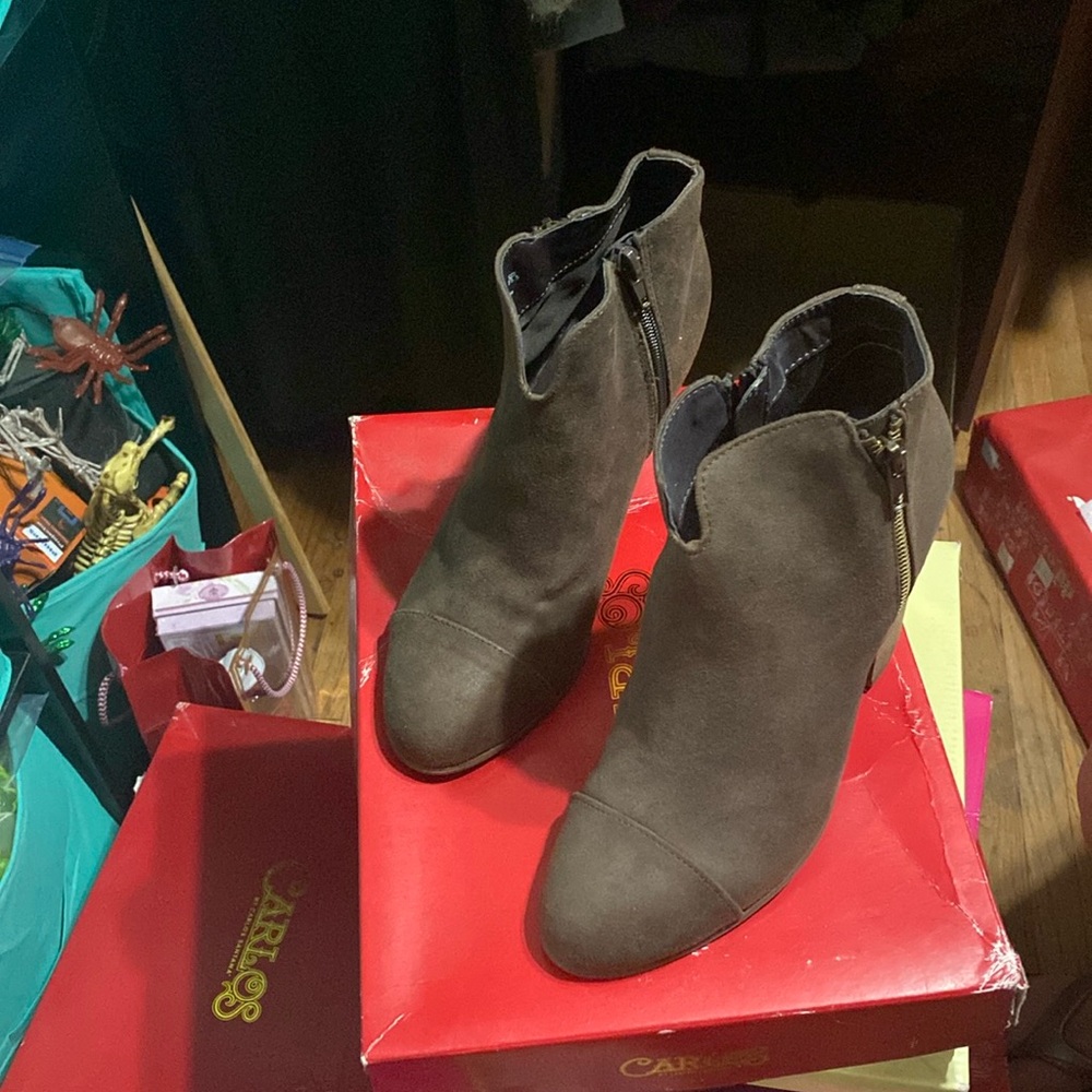 Bnwt Carlos santana brown heeled booties size 8.5